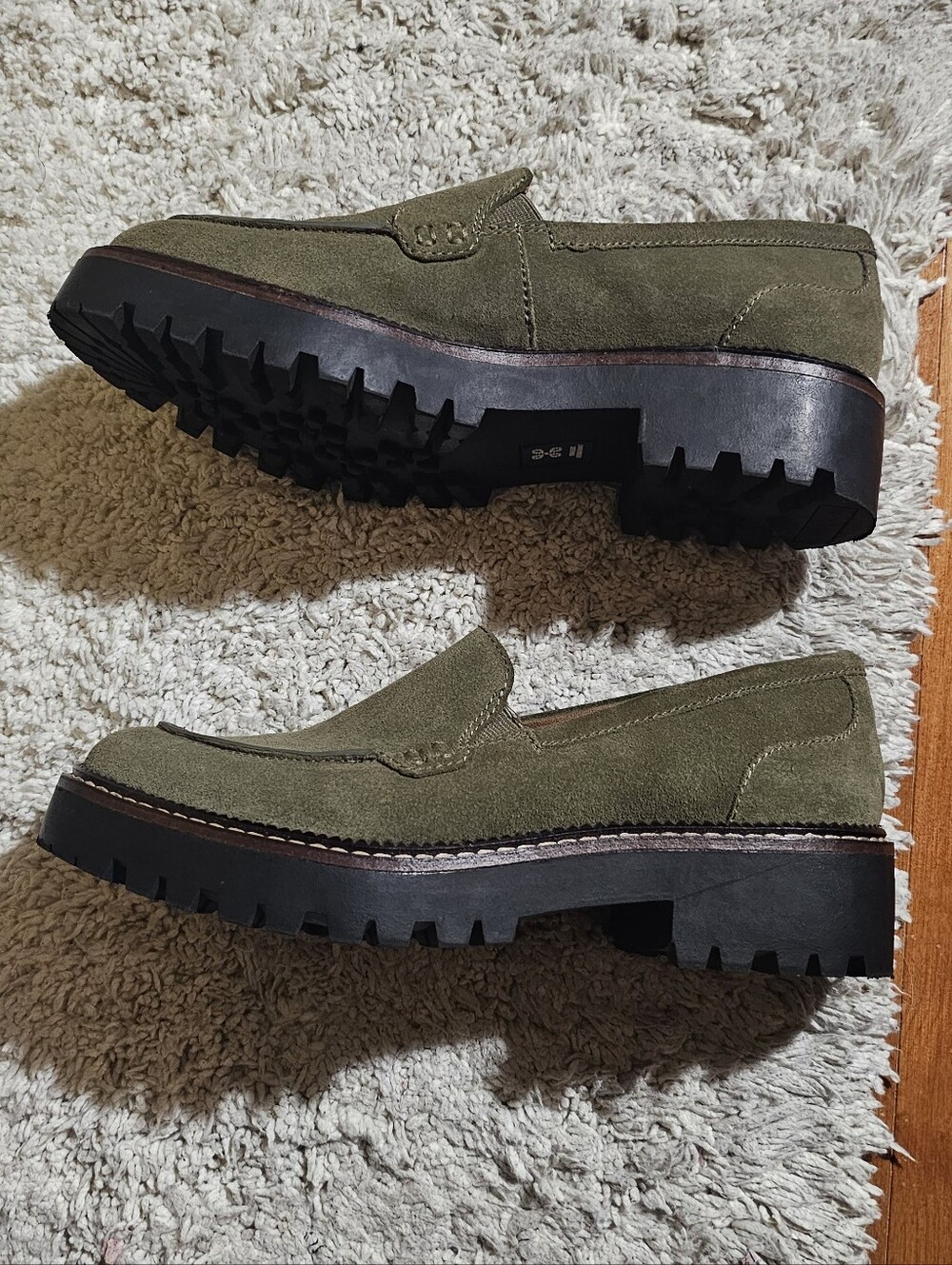 Caslon Olive Green Loafer Pre owned in Excellent condition W Size 6.5 - Picture 3 of 9